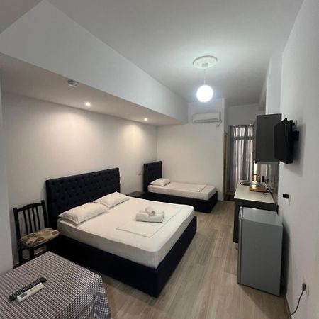 Hotel Vila Flowers Vlorë 部屋 写真