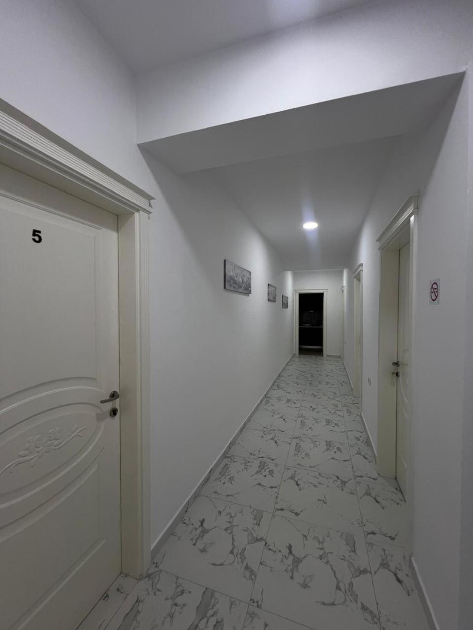Hotel Vila Flowers Vlorë エクステリア 写真