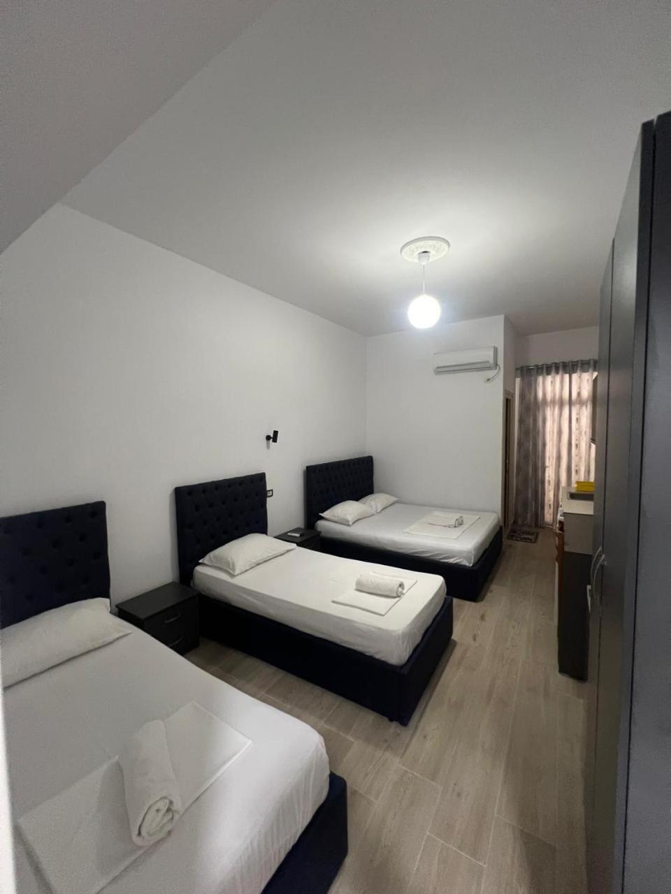 Hotel Vila Flowers Vlorë エクステリア 写真