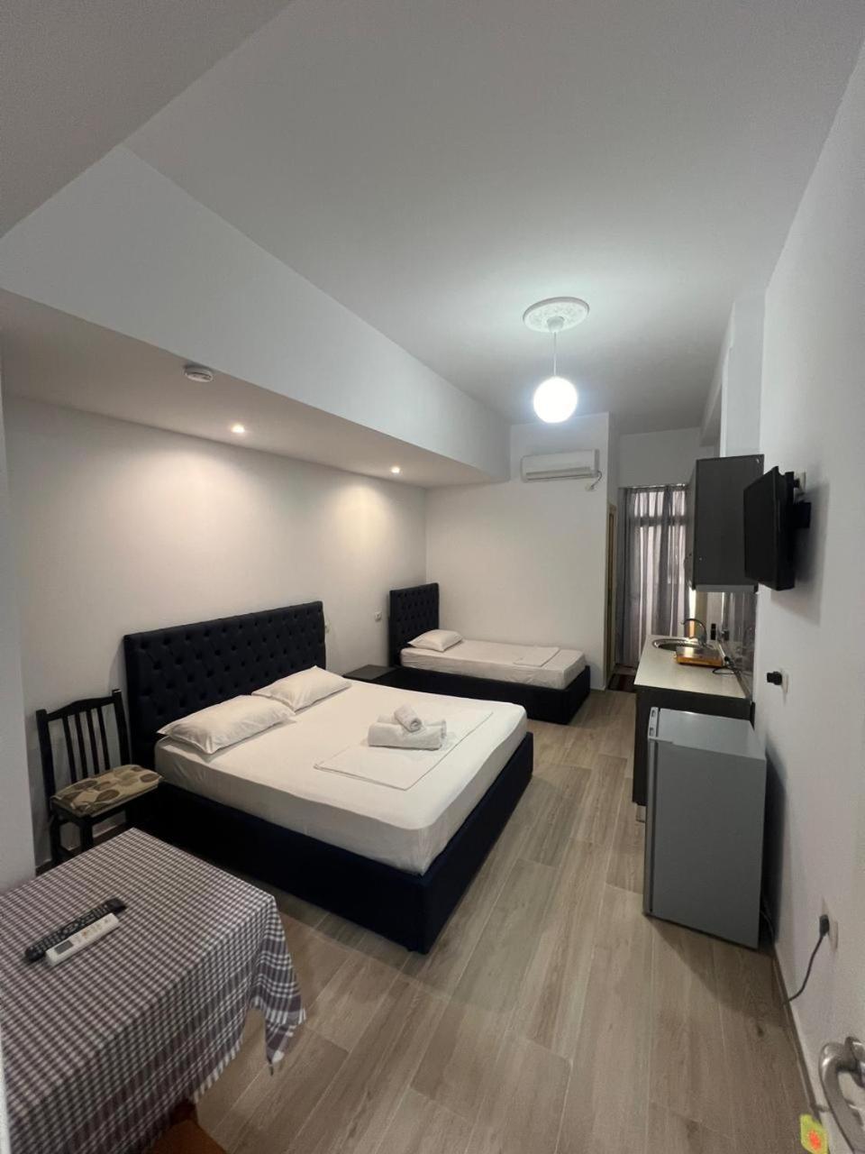 Hotel Vila Flowers Vlorë 部屋 写真