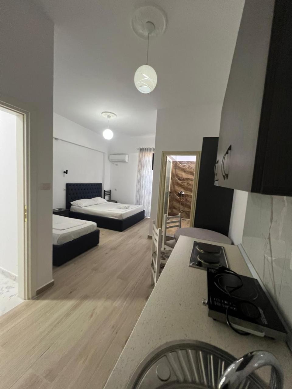 Hotel Vila Flowers Vlorë エクステリア 写真