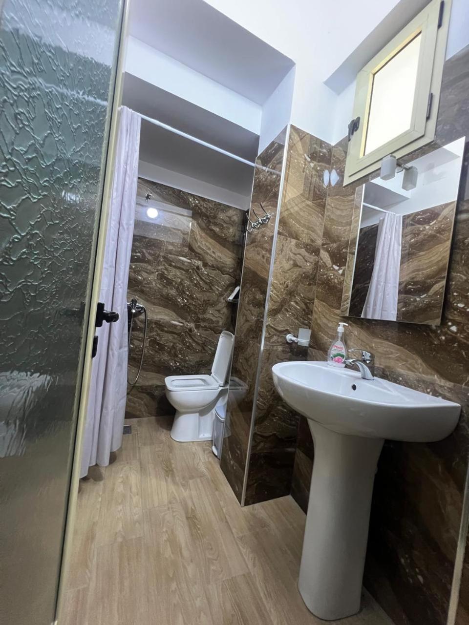 Hotel Vila Flowers Vlorë 部屋 写真