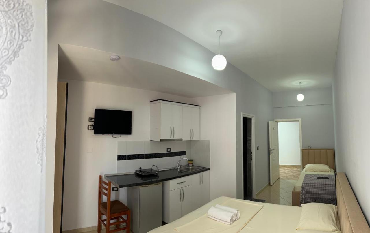 Hotel Vila Flowers Vlorë エクステリア 写真