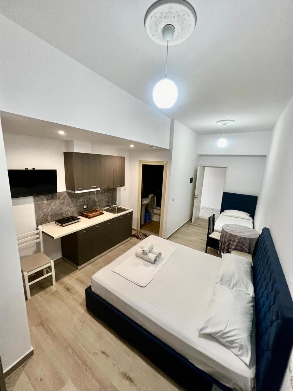 Hotel Vila Flowers Vlorë エクステリア 写真