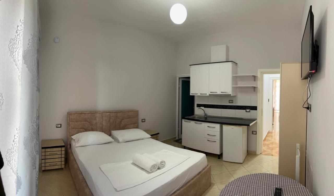 Hotel Vila Flowers Vlorë エクステリア 写真