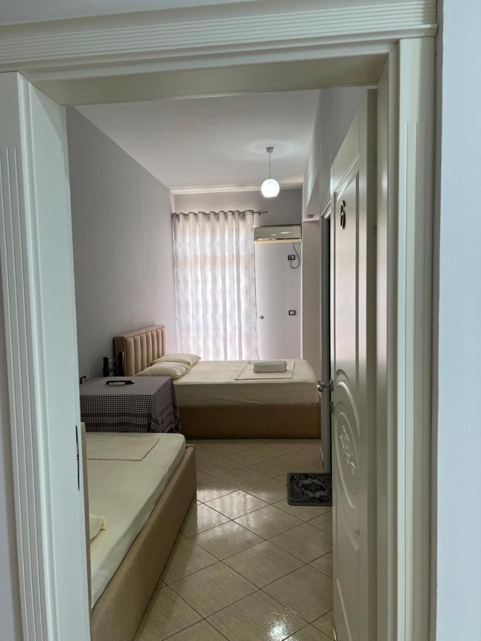 Hotel Vila Flowers Vlorë エクステリア 写真
