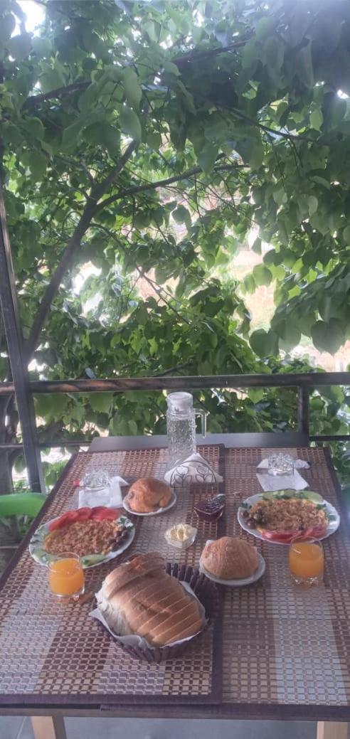 Hotel Vila Flowers Vlorë エクステリア 写真